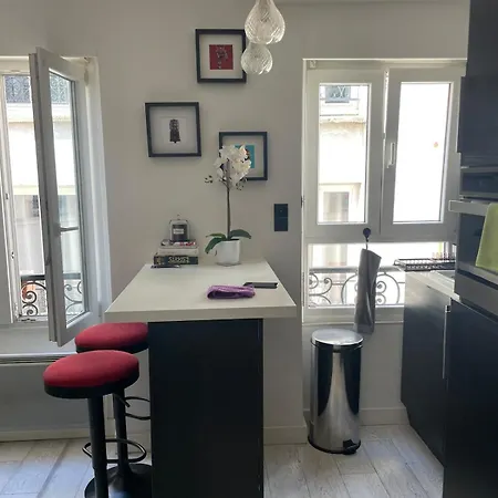Apartman In Paris, Close To Republique